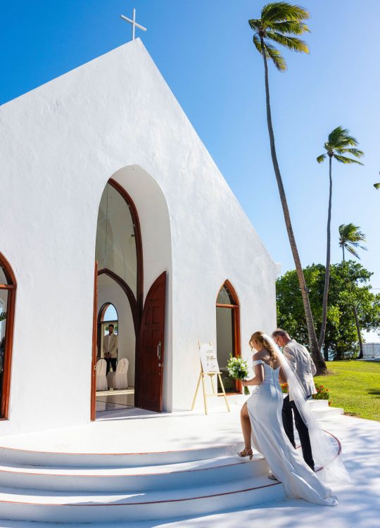 Lia & Matthew: Shangri-La Fijian - Gallery Image