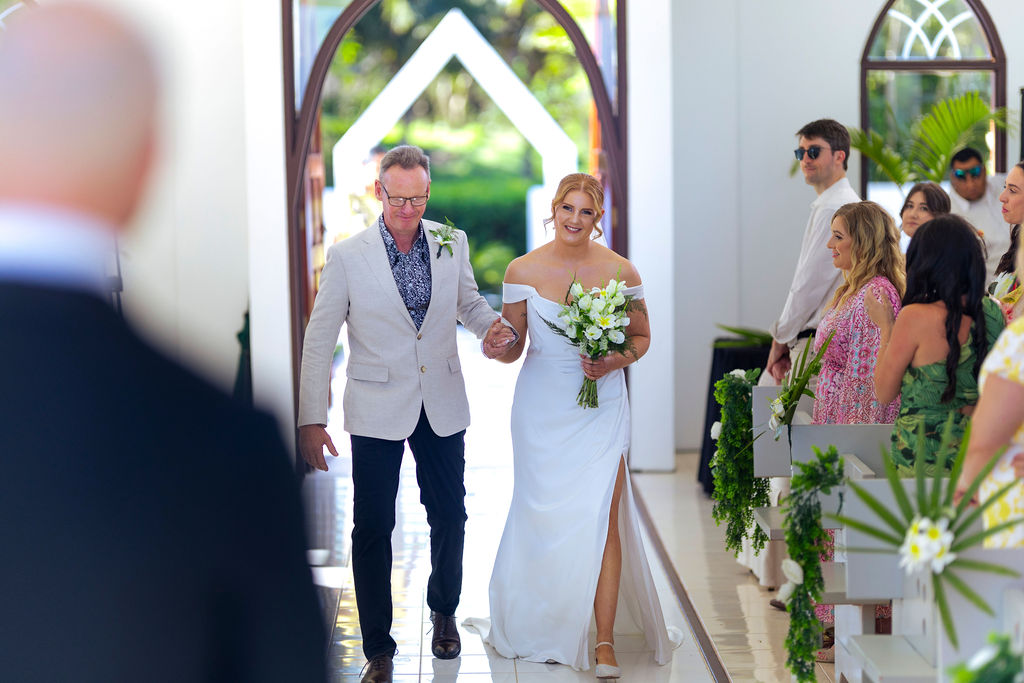 Lia & Matthew: Shangri-La Fijian - Gallery Image