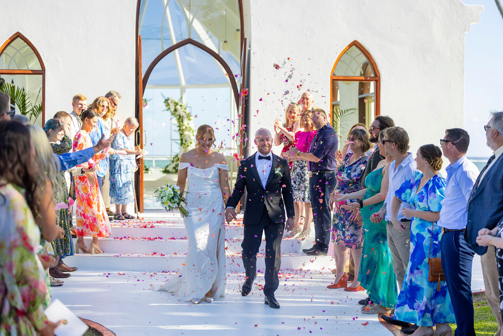 Lia & Matthew: Shangri-La Fijian - Gallery Image