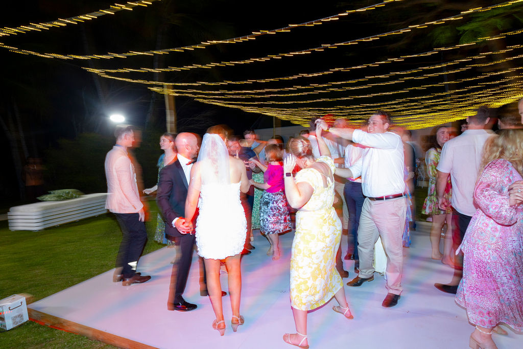 Lia & Matthew: Shangri-La Fijian - Gallery Image